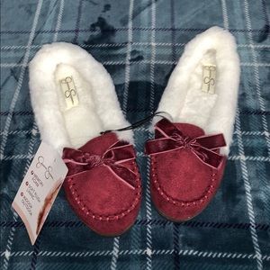Jessica Simpson Fluffy Loafer/Moccasin Slipper Shoe Burgund and White Size S/M